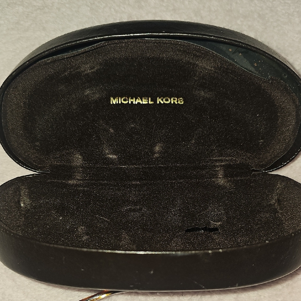 Michael Kors Black Sunglasses with Case. Michael Kors Verona (M2475S).  - Picture 12 of 12